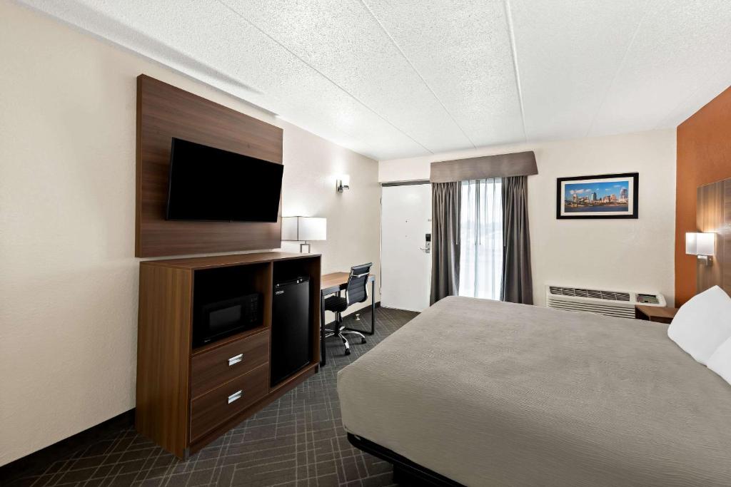 TV a/nebo společenská místnost v ubytování Quality Inn Mason Near Kings Island