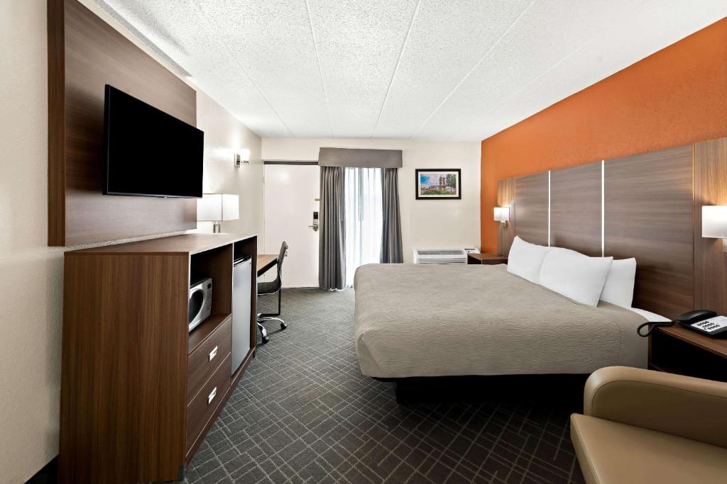 TV a/nebo společenská místnost v ubytování Quality Inn Mason Near Kings Island