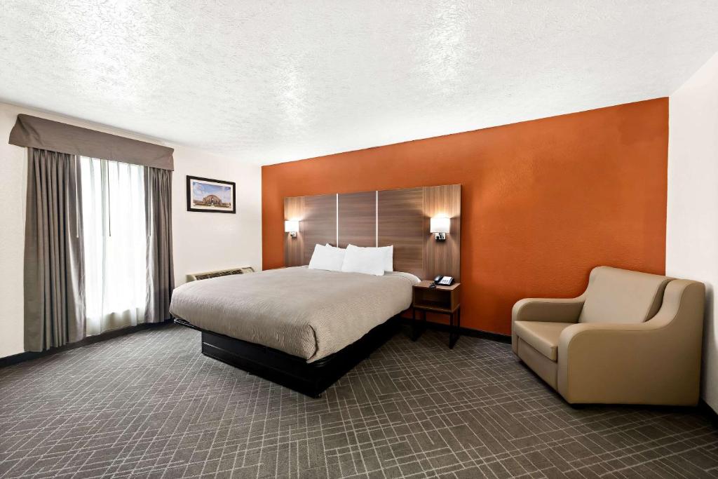 Postel nebo postele na pokoji v ubytování Quality Inn Mason Near Kings Island