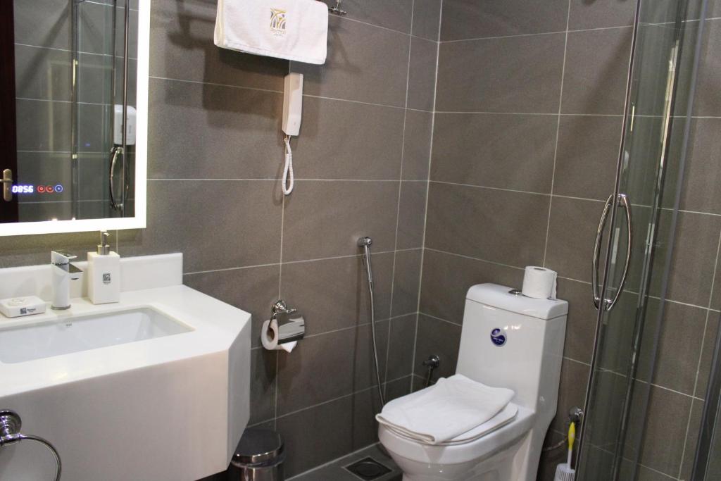 Koupelna v ubytování Remaj Hotel