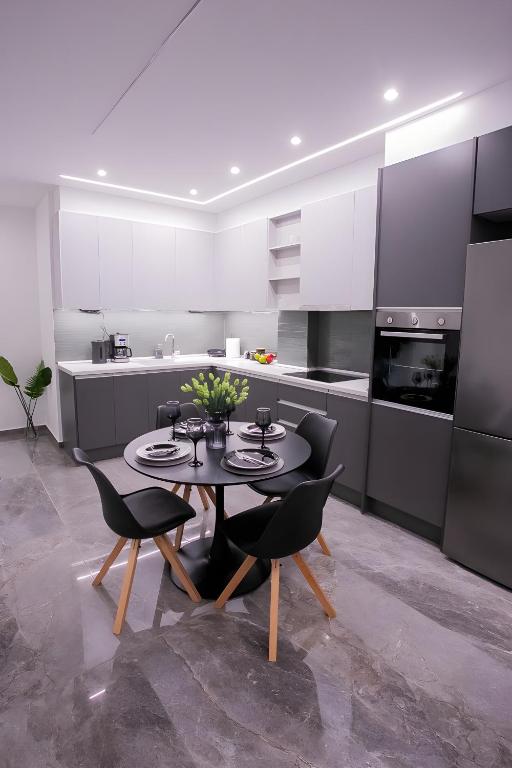 Kuchyň nebo kuchyňský kout v ubytování Luxurious Residence Thessaloniki