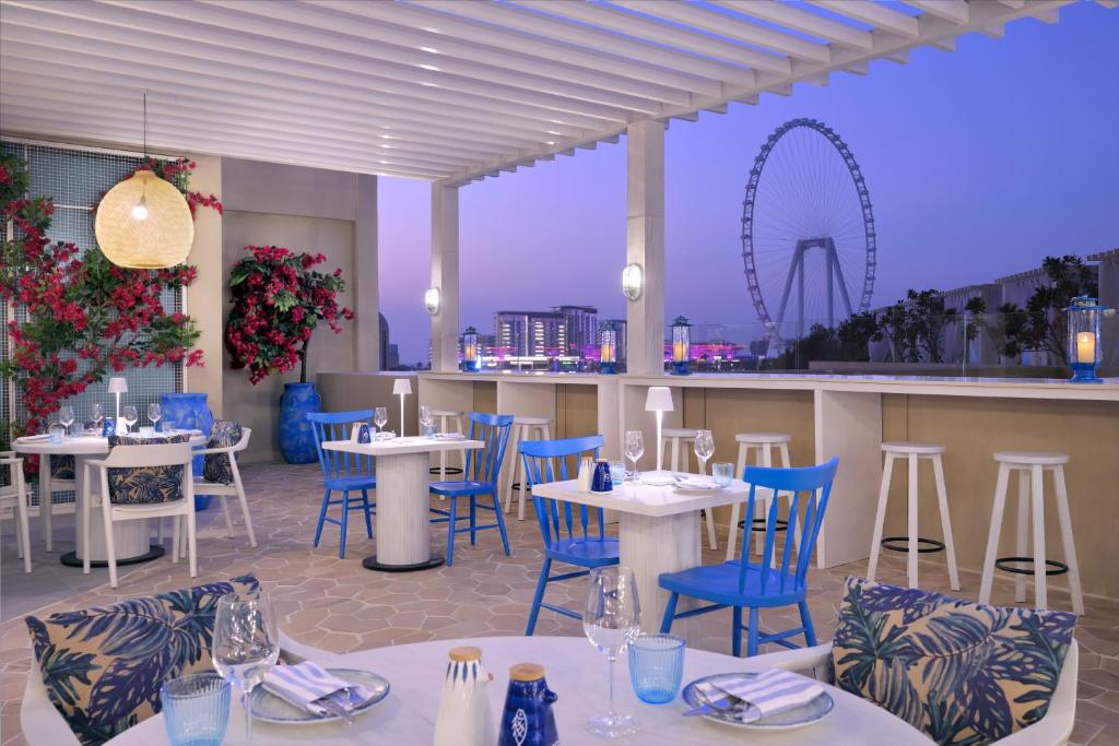 Restaurace v ubytování JA Ocean View Hotel, Jumeirah Beach Dubai