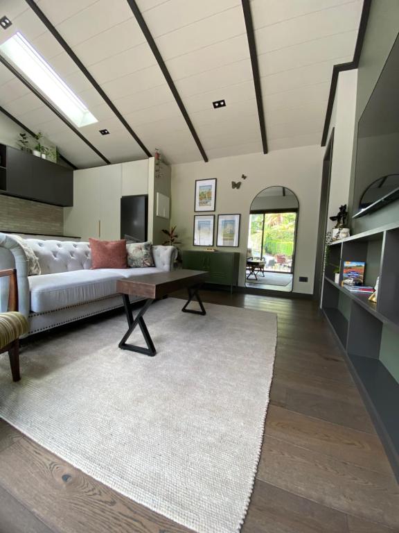 Long Dog Studio - Central city - Resim 5