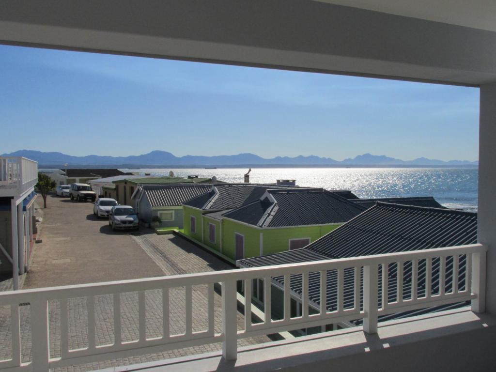 Point Village Accommodation - Alista - Image 12