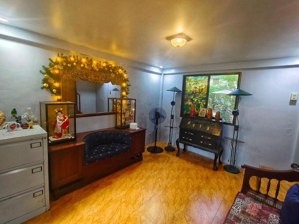Monte Rio Gardens Bed & Breakfast - Family Room