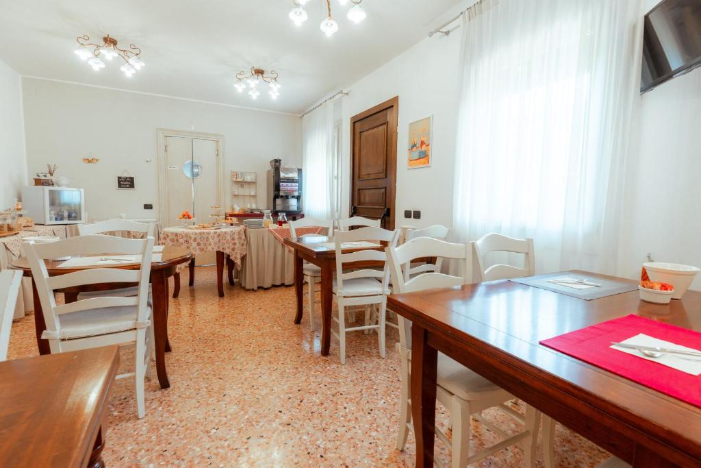 TV a/nebo společenská místnost v ubytování Albergo Corte di Emma