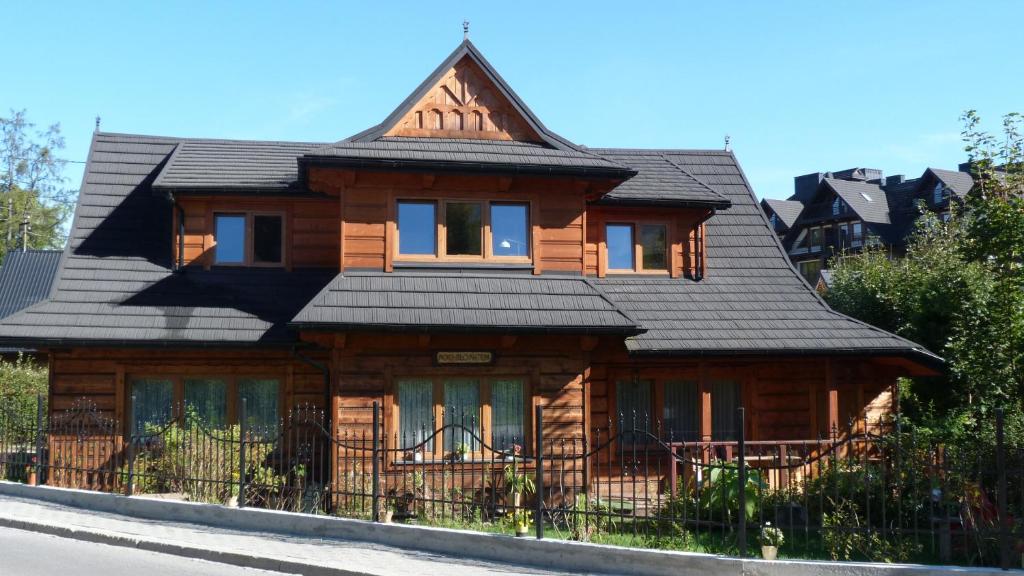 a wooden house with a gambrel roof at Willa Pod Słońcem in Zakopane