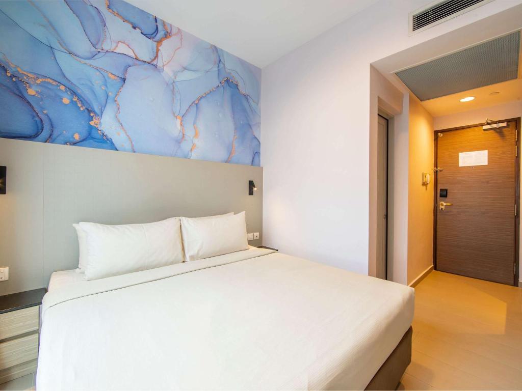 Postel nebo postele na pokoji v ubytování ibis Styles Singapore Albert
