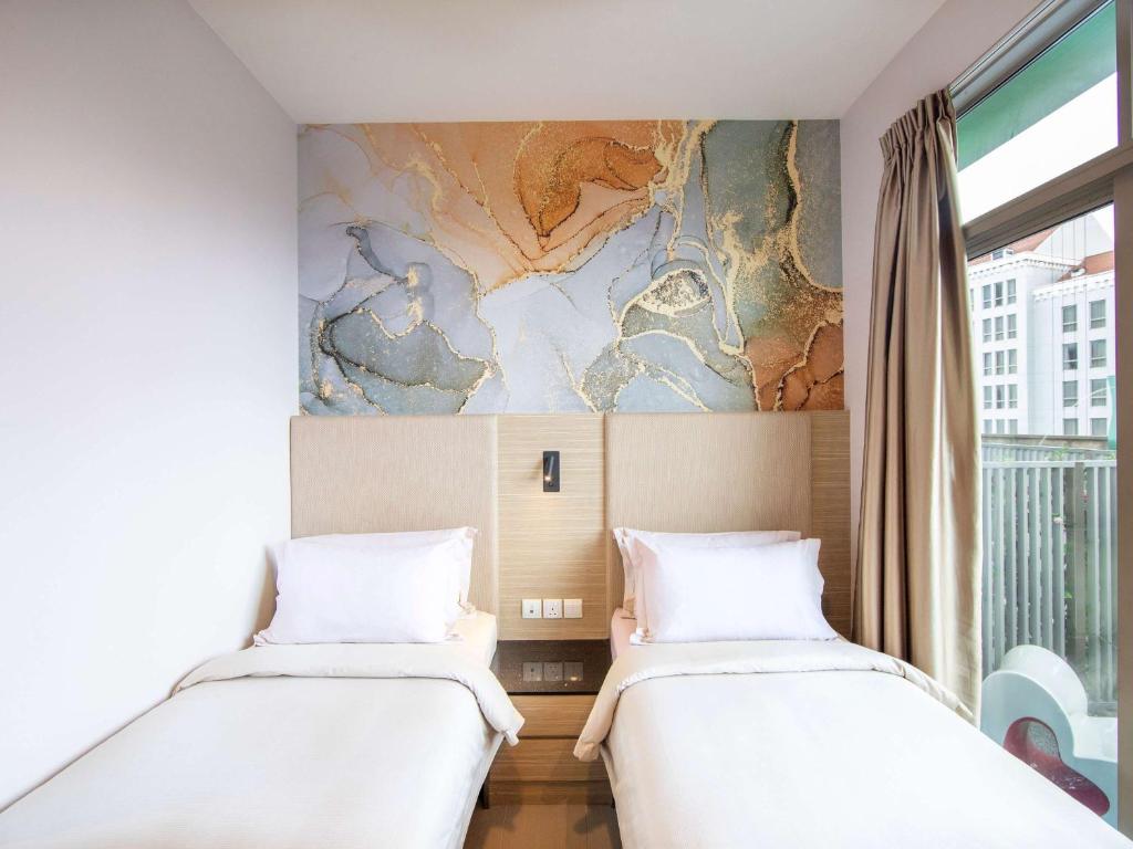 Postel nebo postele na pokoji v ubytování ibis Styles Singapore Albert