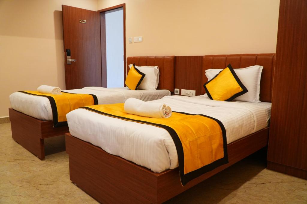Postel nebo postele na pokoji v ubytování UJ Pallazzio - Business Class Luxury Hotel