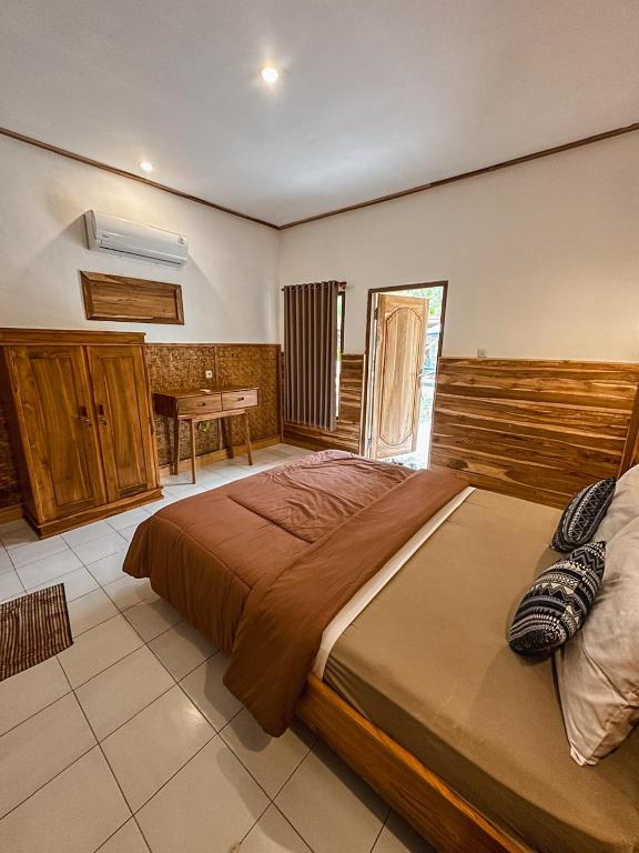Una cama o camas en una habitación de Sedjiwa