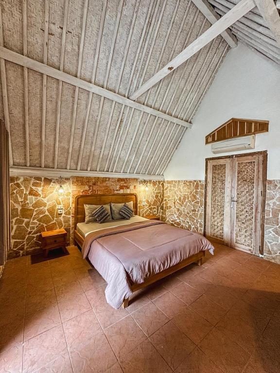 Una cama o camas en una habitación de Sedjiwa