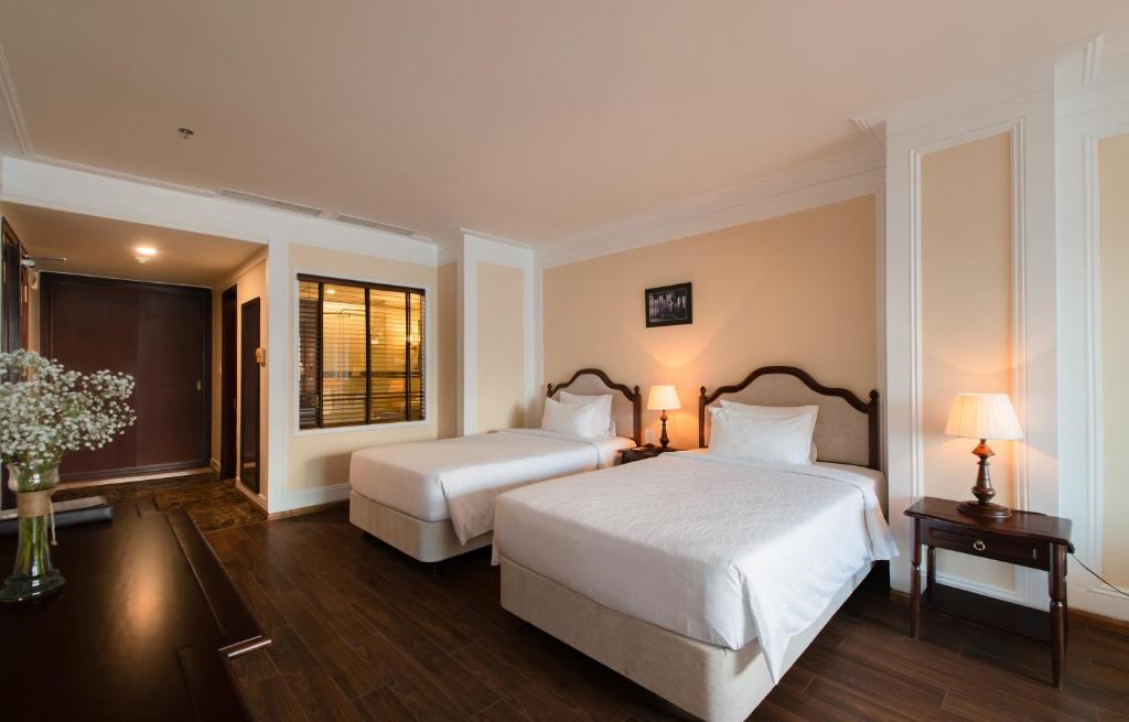 Grand Deluxe Twin with Ocean View