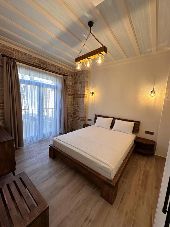Postel nebo postele na pokoji v ubytování Cunda Nisa Otel