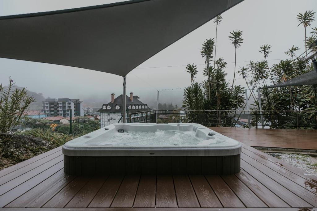 Fotografie z fotogalerie ubytování Private Glamping Tent and Jacuzzi in Brinchang v destinaci Brinchang