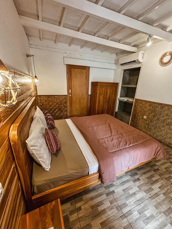 Una cama o camas en una habitación de Sedjiwa