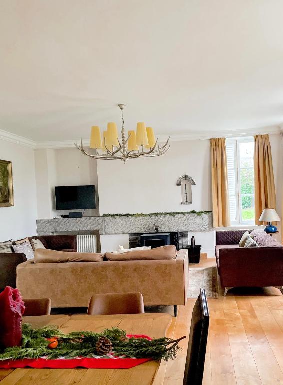 TV a/nebo společenská místnost v ubytování La Maison Gavraise