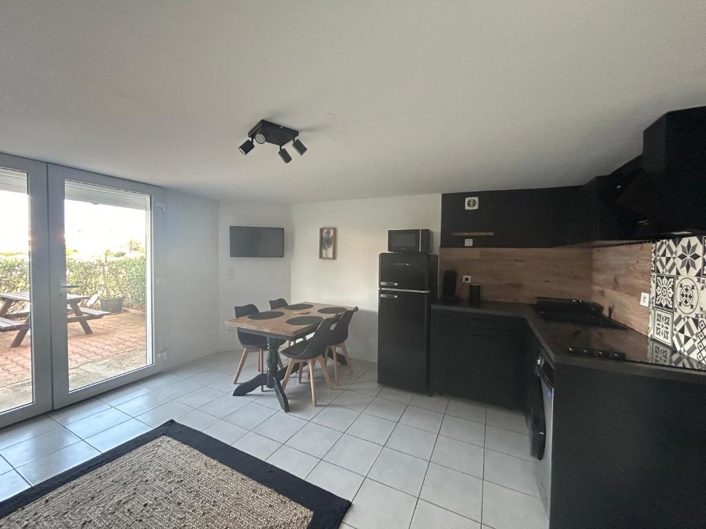 Photo de la galerie de l'établissement APPARTEMENT AVEC TERRASSE ET VUE, au Barcarès