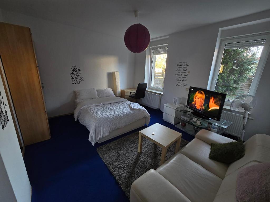 Postel nebo postele na pokoji v ubytování Cozy & queit Stay with Marcbride