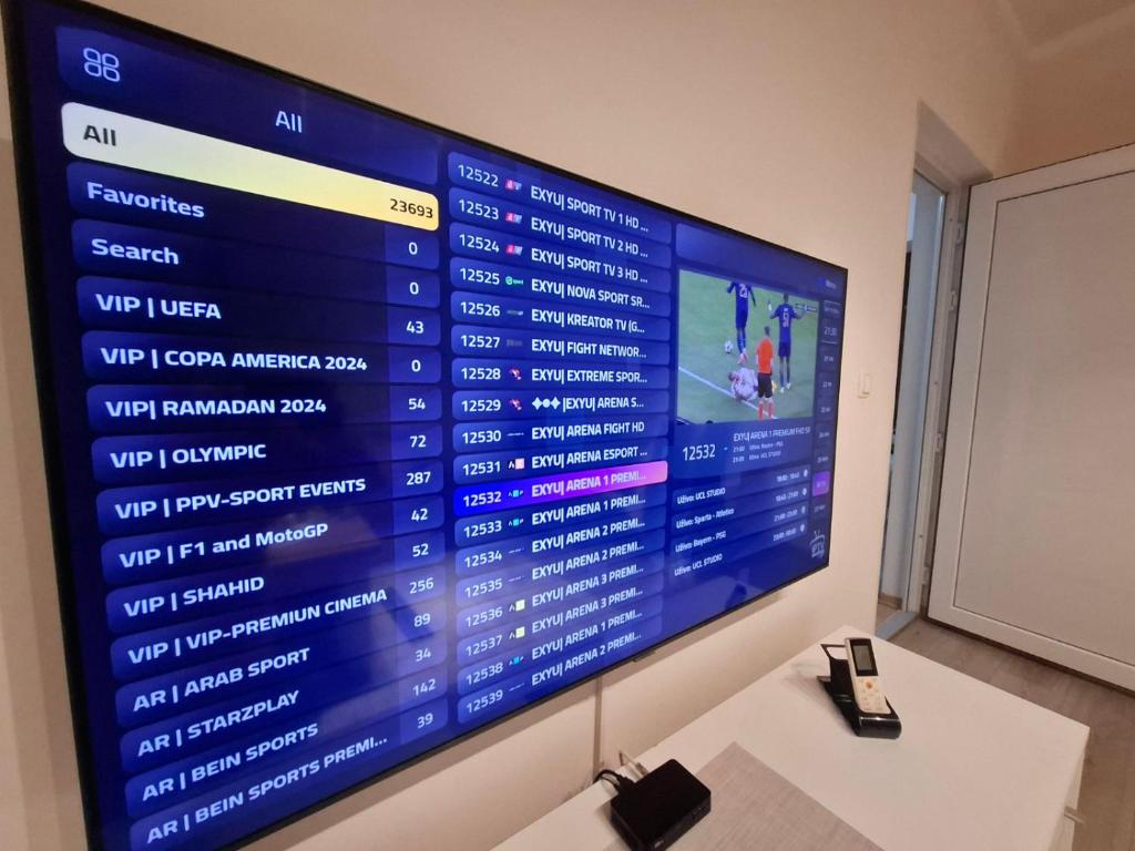 Televiisor ja/või meelelahutuskeskus majutusasutuses Address Apartment Sarajevo