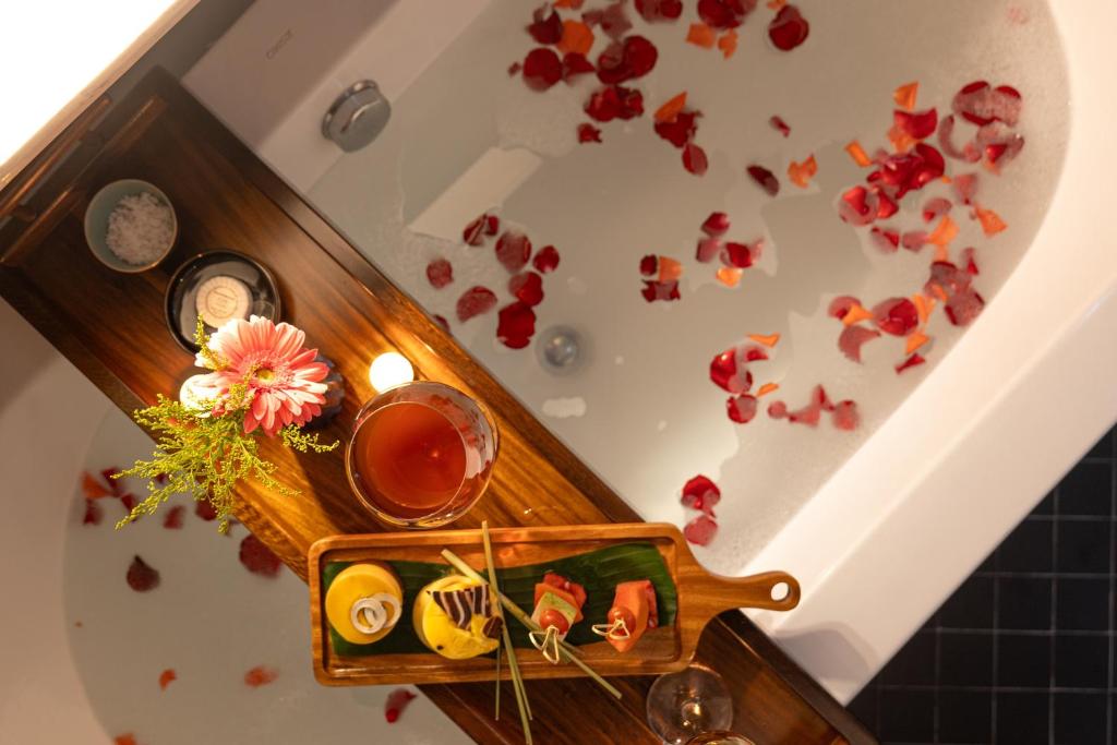Phòng Deluxe Giường Đôi Có Bồn Tắm