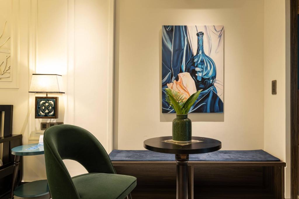 Khu vực ghế ngồi tại Maison Vy Hotel Hội An