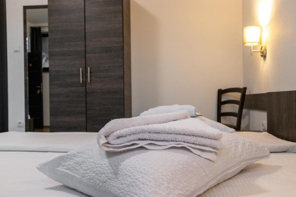 Postel nebo postele na pokoji v ubytování Hotel Tranzit