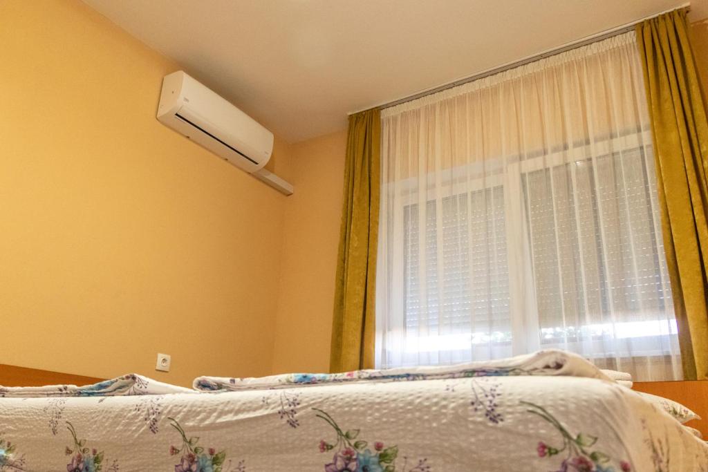 Postel nebo postele na pokoji v ubytování Hotel Tranzit