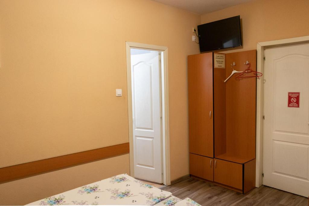 TV a/nebo společenská místnost v ubytování Hotel Tranzit