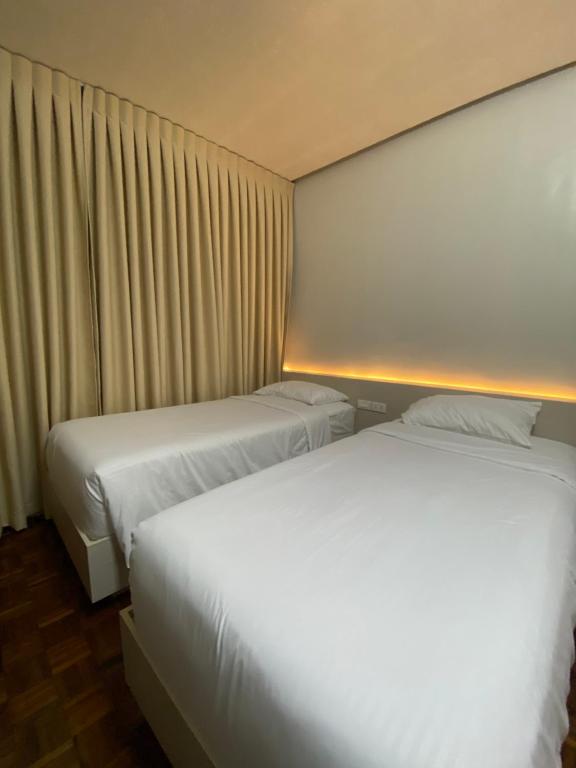 Postel nebo postele na pokoji v ubytování Honey Suite Room Inside Bee Cafe Cebu at Ayala Area