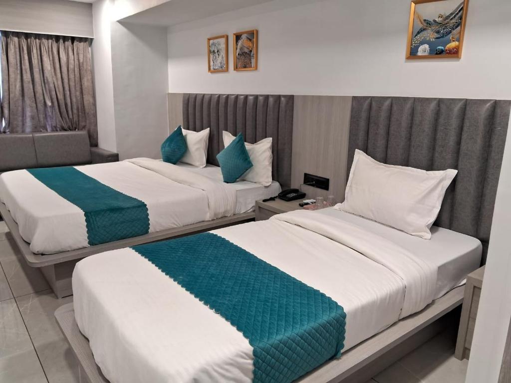 Postel nebo postele na pokoji v ubytování Hotel Metro Inn