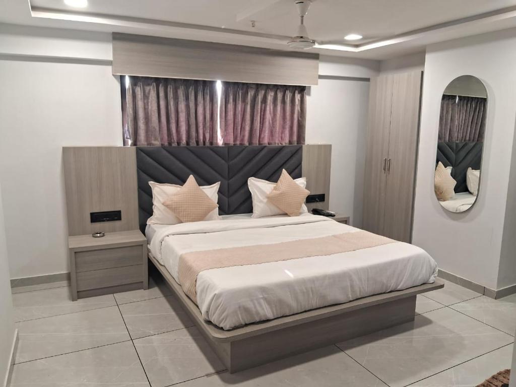 Postel nebo postele na pokoji v ubytování Hotel Metro Inn