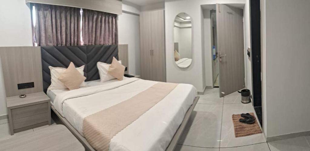 Postel nebo postele na pokoji v ubytování Hotel Metro Inn