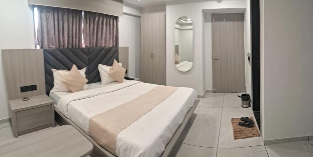 Postel nebo postele na pokoji v ubytování Hotel Metro Inn