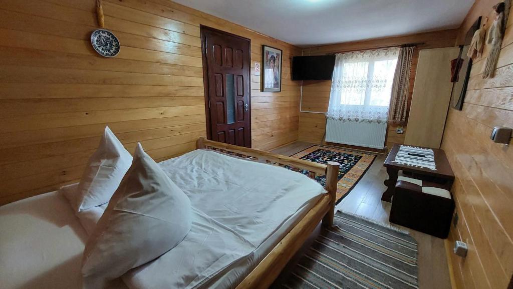 Postel nebo postele na pokoji v ubytování Cabana Dochita 2