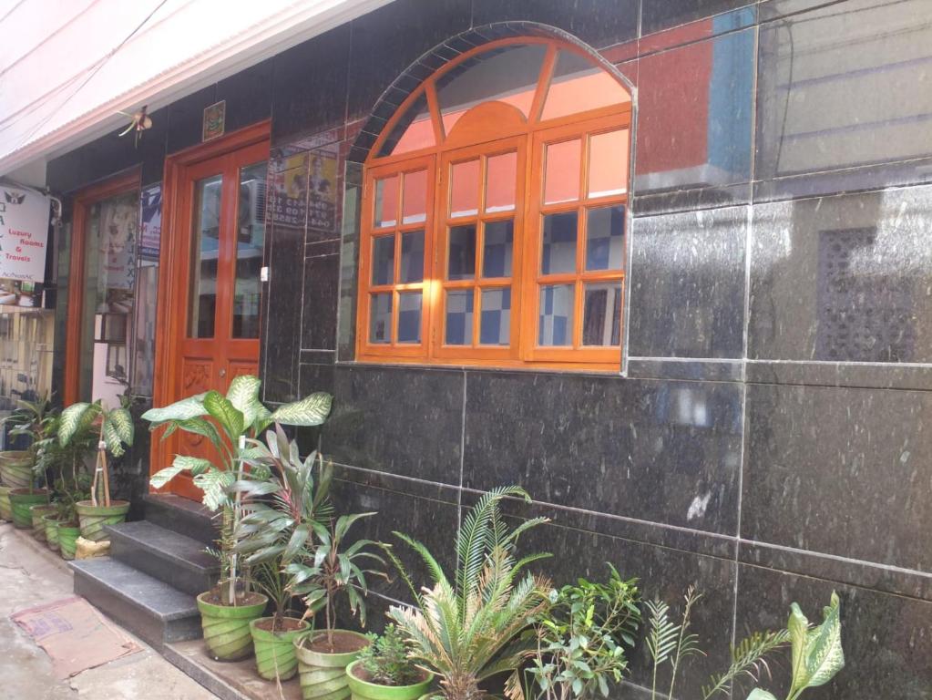 Tòa nhà nơi nhà nghỉ nhỏ tọa lạc