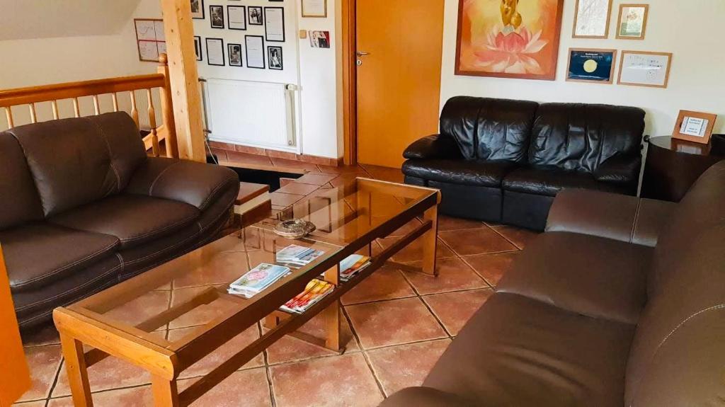 Een zitgedeelte bij Apartment Neratovice