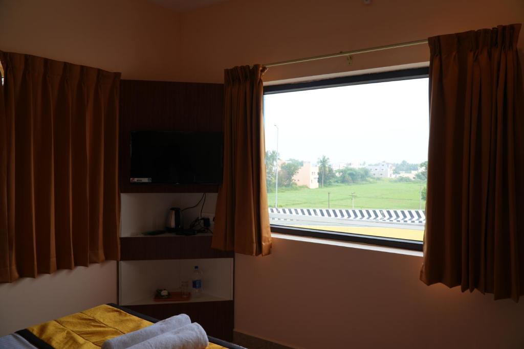Postel nebo postele na pokoji v ubytování UJ Pallazzio - Business Class Luxury Hotel