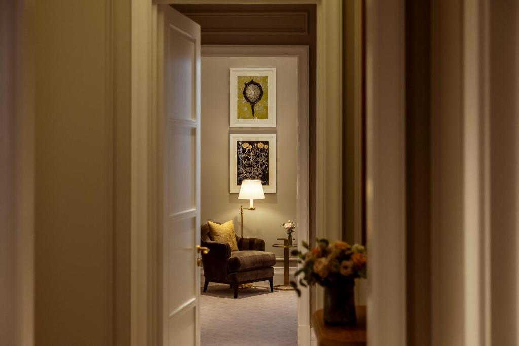 Posezení v ubytování Corinthia Grand Hotel Astoria Brussels