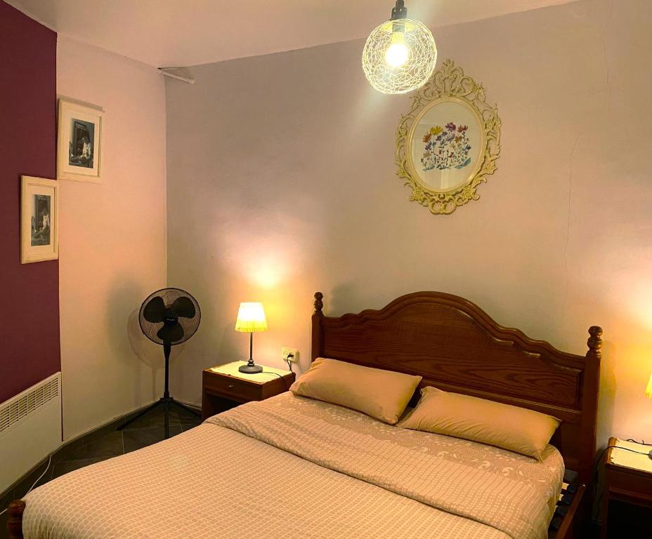 a bedroom with a bed and two lamps and a mirror at 3 Bedroom Next to Airport & La Sagrada Familia Metro and FC barcelona Stadium in Hospitalet de Llobregat