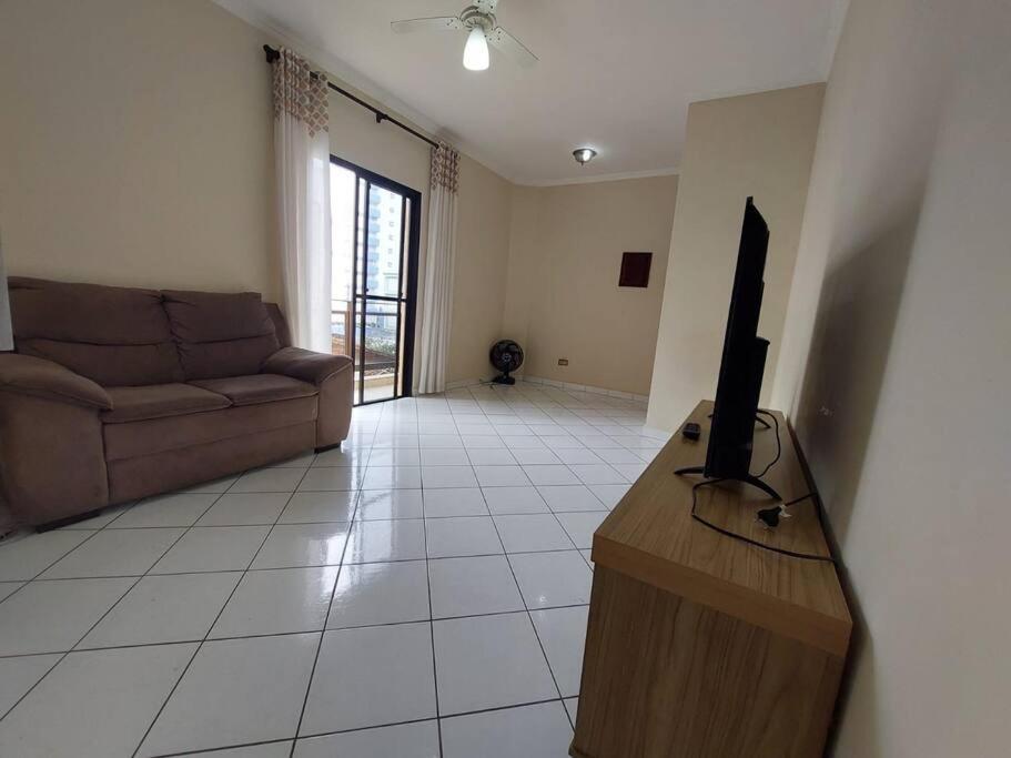 Χώρος καθιστικού στο Apartamento Guilhermina - Praia Grande