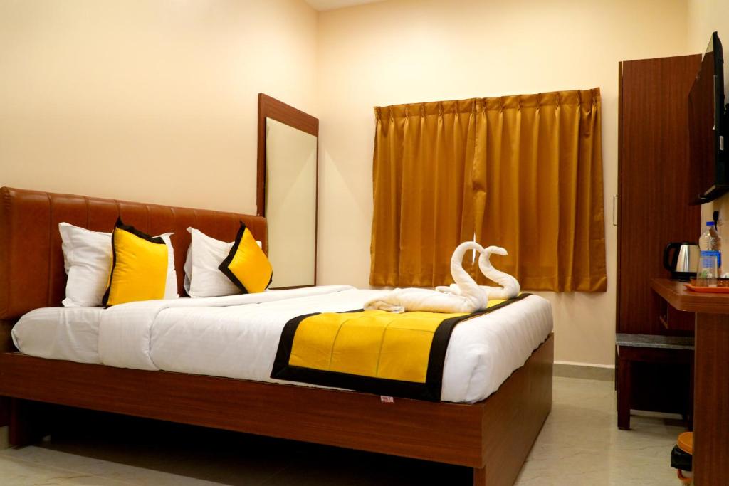 Postel nebo postele na pokoji v ubytování UJ Pallazzio - Business Class Luxury Hotel