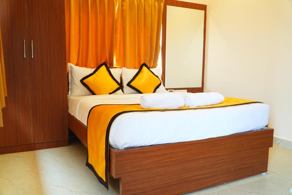 Postel nebo postele na pokoji v ubytování UJ Pallazzio - Business Class Luxury Hotel