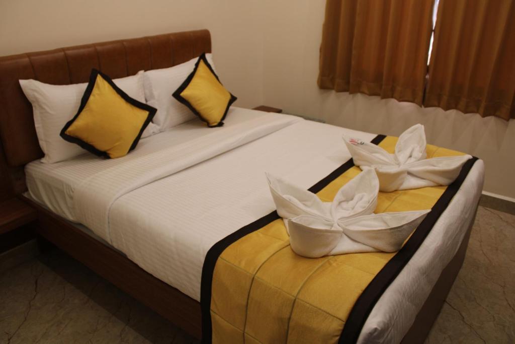 Postel nebo postele na pokoji v ubytování UJ Pallazzio - Business Class Luxury Hotel