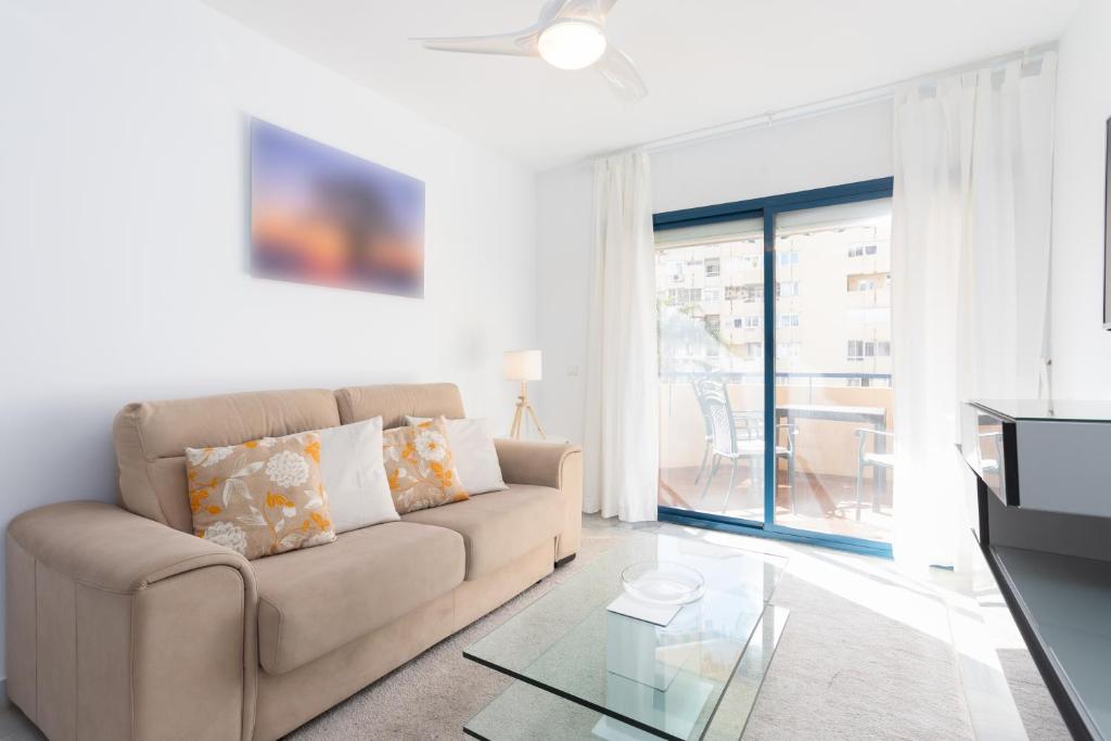 a living room with a couch and a glass table at 3D MTR - Marbella Temporary Rent Two Bedrooms Apartment Marbella Old Town in Marbella