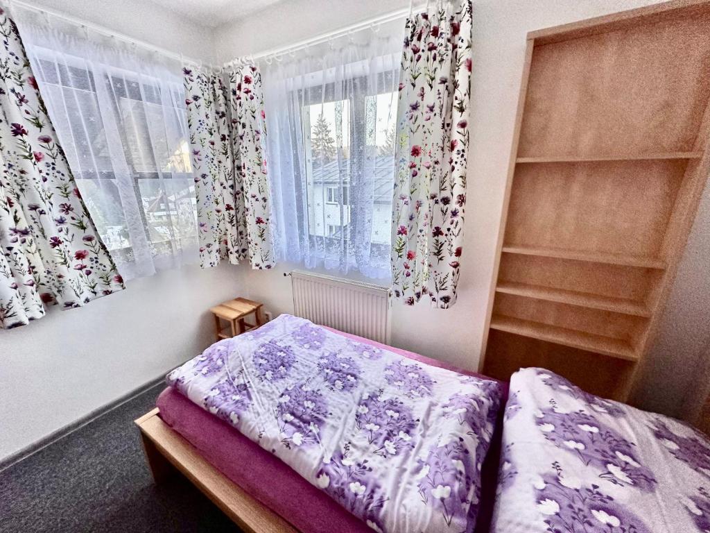 Łóżko lub łóżka w pokoju w obiekcie Pension Lenka 2