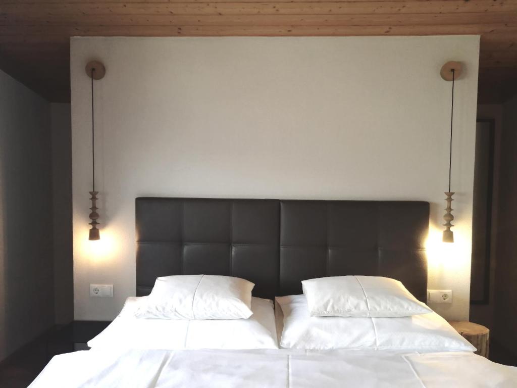 Postel nebo postele na pokoji v ubytování Huber - Das Tiroler B&B