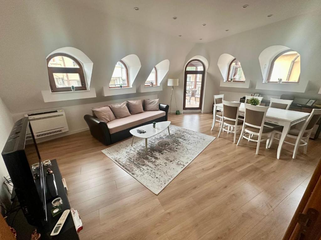 Deluxe apartment Burgas City Center
