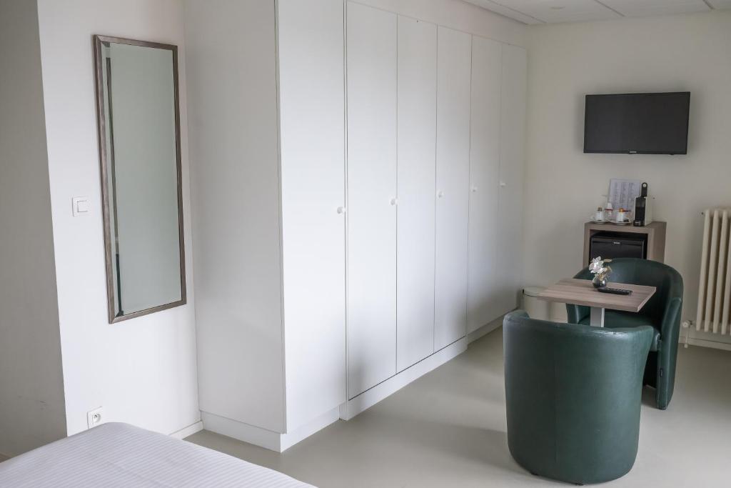 TV a/nebo společenská místnost v ubytování Rewindhotel