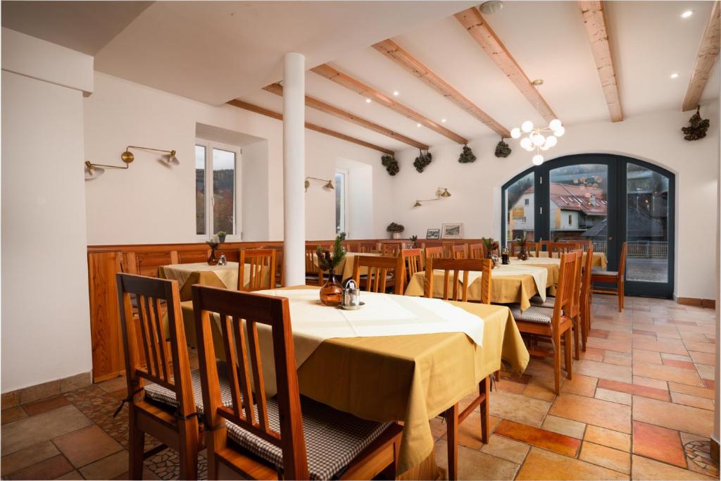 Restaurace v ubytování Hirschenhof Apartments